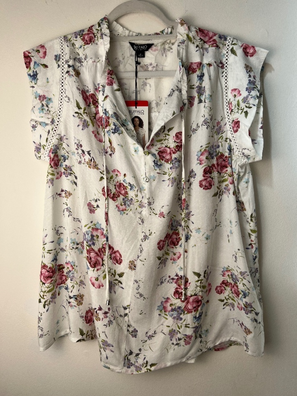 NWT Buffalo David Bitton Floral Flutter Sleeve Blouse Top White Pink Women’s M